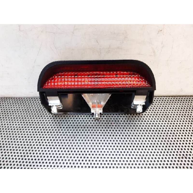 Recambio de luz central de freno para dacia duster ambiance 4x4 referencia OEM IAM 265900027R  