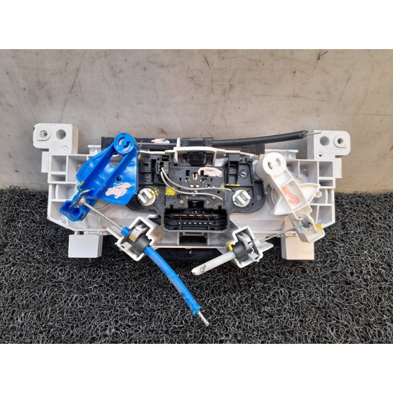 Recambio de mando calefaccion / aire acondicionado para dacia duster ambiance 4x4 referencia OEM IAM N110122G A151117AL1S20006 - Blanco 2