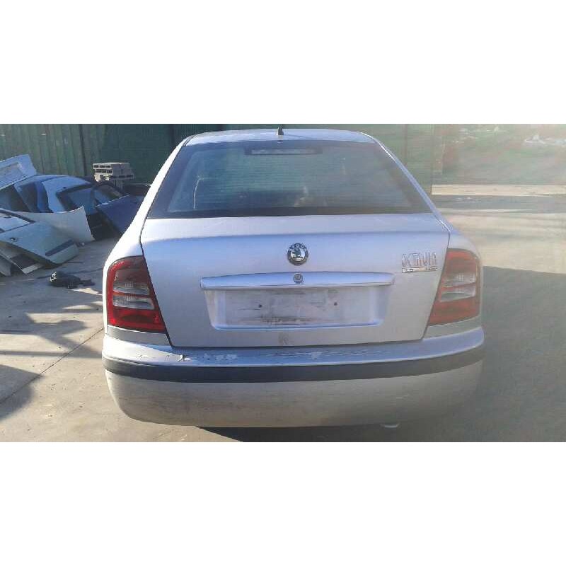 skoda octavia berlina (1u2) del año 2002