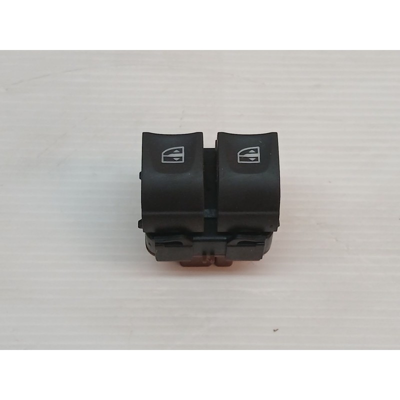 Recambio de mando elevalunas delantero izquierdo para dacia duster ambiance 4x4 referencia OEM IAM 254111342R  