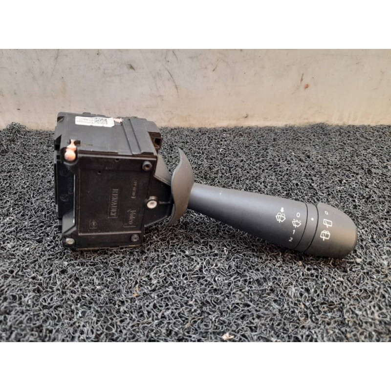 Recambio de mando limpia para dacia duster ambiance 4x4 referencia OEM IAM E1109568  