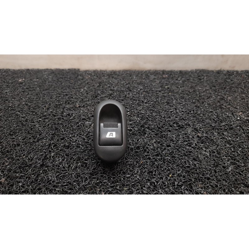 Recambio de mando elevalunas delantero derecho para peugeot 1007 dolce referencia OEM IAM 96401469XT  