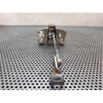 RETENEDOR PUERTA DELANTERA DERECHA 05879R 