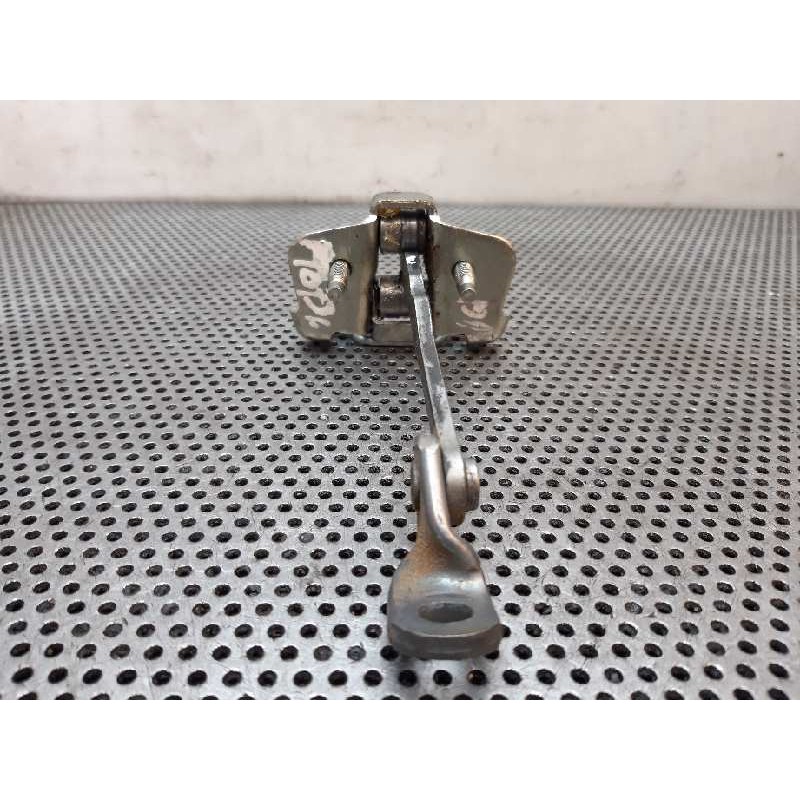 Recambio de retenedor puerta delantera derecha para dacia duster ambiance 4x4 referencia OEM IAM 05879R  