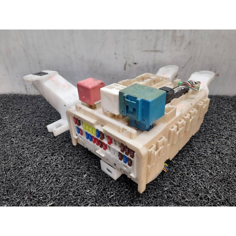 Recambio de caja reles / fusibles para toyota auris active referencia OEM IAM 8273002J70 171610E18 