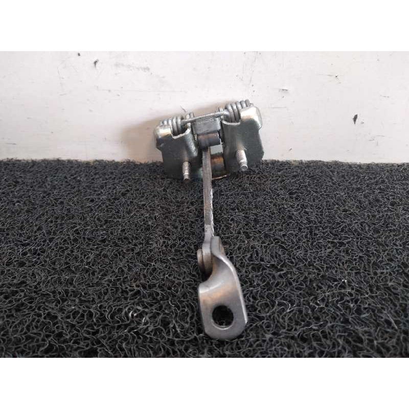 Recambio de retenedor puerta trasera derecha para dacia duster ambiance 4x4 referencia OEM IAM   