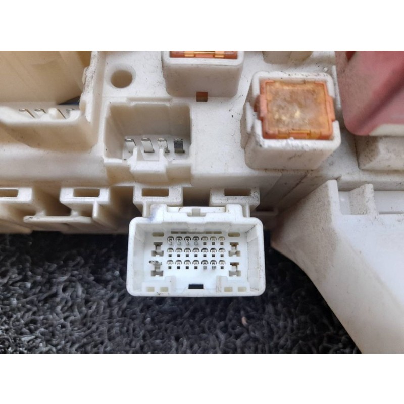 Recambio de caja reles / fusibles para toyota auris active referencia OEM IAM 8273002J70 171610E18 - Gris 5