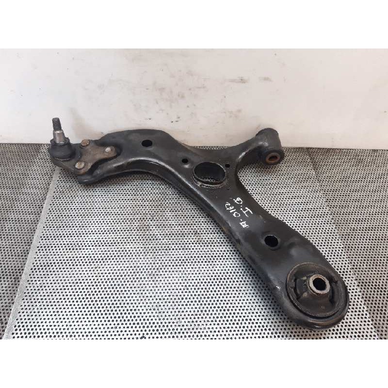 Recambio de brazo suspension inferior delantero izquierdo para toyota auris active referencia OEM IAM   
