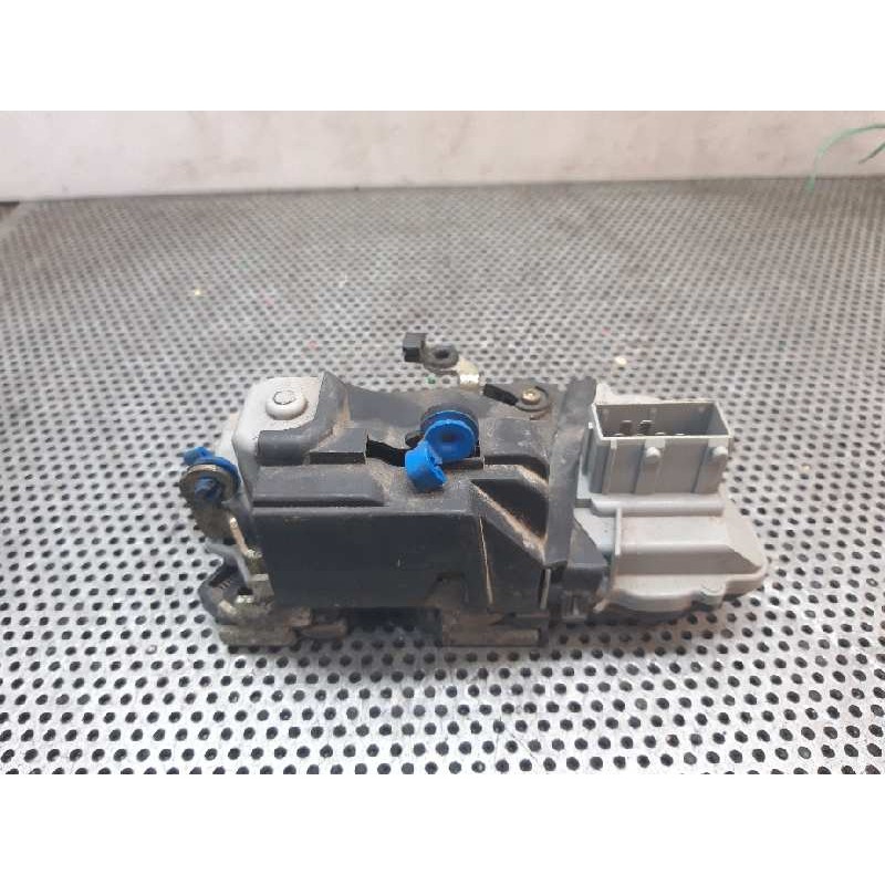 Recambio de cerradura puerta delantera derecha para citroën berlingo referencia OEM IAM  137583 