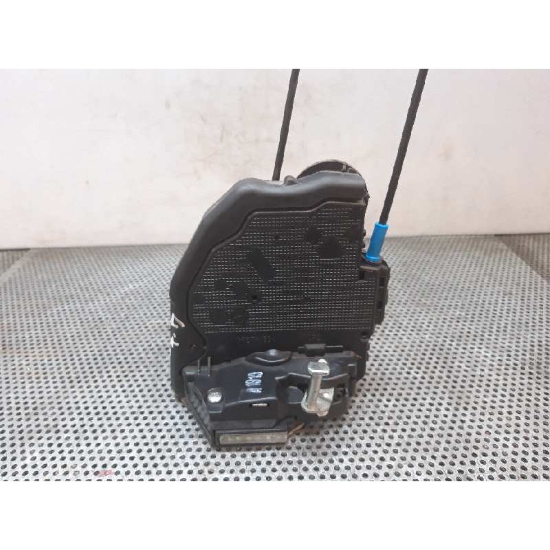 Recambio de cerradura puerta trasera derecha para toyota auris active referencia OEM IAM   