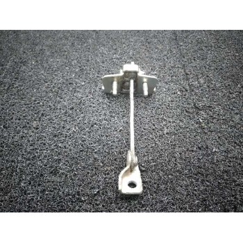 RETENEDOR PUERTA DELANTERA IZQUIERDA 