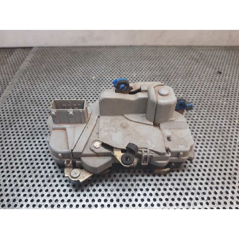 Recambio de cerradura puerta delantera derecha para citroën berlingo referencia OEM IAM  137584 