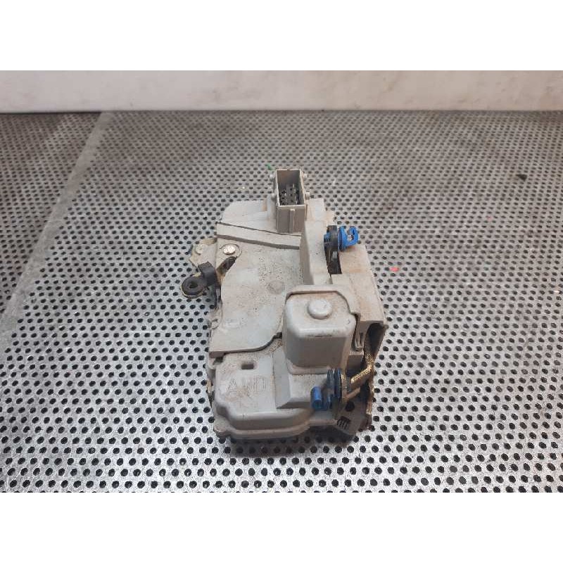 Recambio de cerradura puerta delantera derecha para citroën berlingo referencia OEM IAM  137584 3