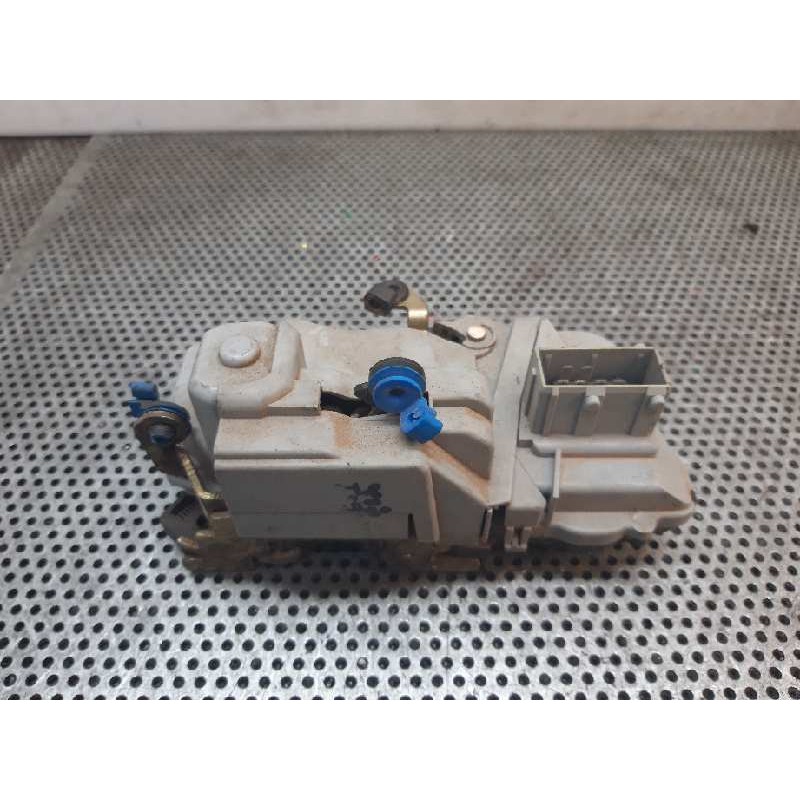 Recambio de cerradura puerta delantera derecha para citroën berlingo referencia OEM IAM  137584 4