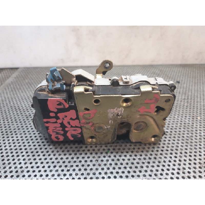 Recambio de cerradura puerta delantera derecha para citroën berlingo referencia OEM IAM  137584 6