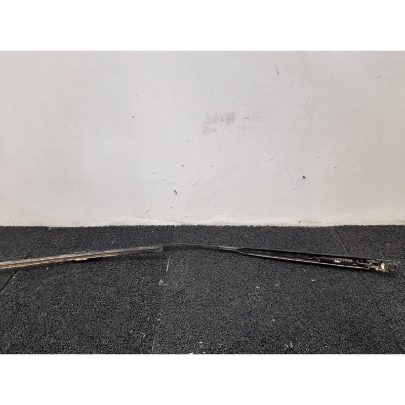 Recambio de brazo limpia delantero derecho para renault clio iii pack dynamique referencia OEM IAM - Blanco 2