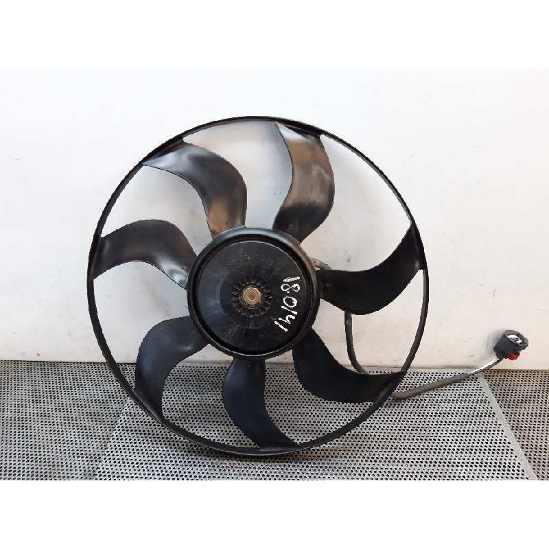 Recambio de electroventilador para mercedes-benz clase gla (w156) gla 180 (156.942) referencia OEM IAM 3137230102 20161205 BOSCH