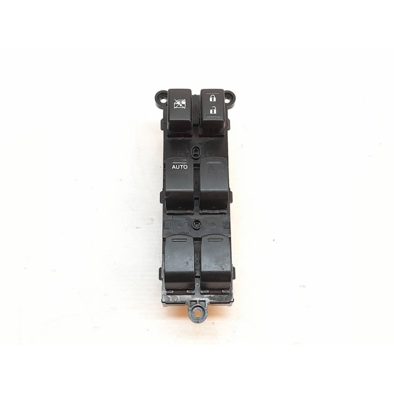 Recambio de mando elevalunas delantero izquierdo para suzuki swift azg (nz) glx referencia OEM IAM 68L8  