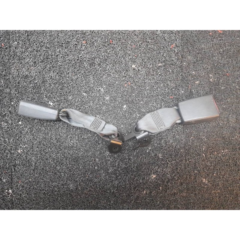Recambio de enganche cinturon trasero izquierdo para citroën c3 attraction referencia OEM IAM - Blanco 2
