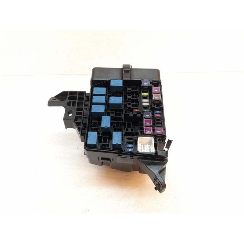 Recambio de caja reles / fusibles para suzuki swift azg (nz) glx referencia OEM IAM 68LA0  