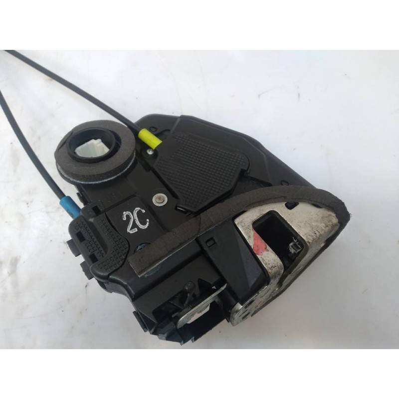 Recambio de cerradura puerta trasera derecha para toyota auris 2.0 d-4d cat referencia OEM IAM A046693  