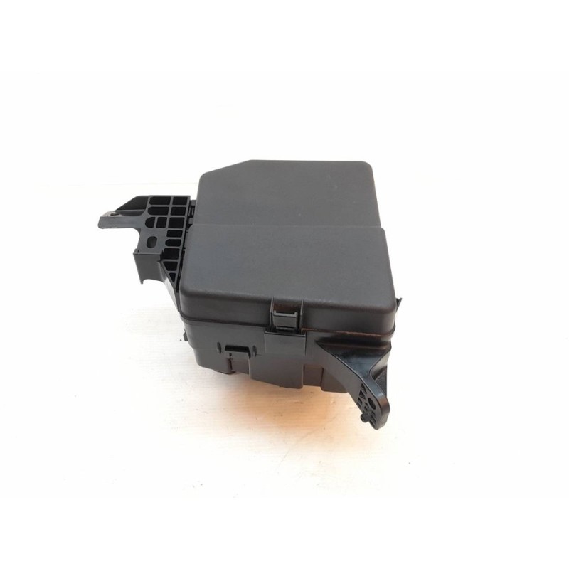 Recambio de caja reles / fusibles para suzuki swift azg (nz) glx referencia OEM IAM 68LA0 - Blanco 2