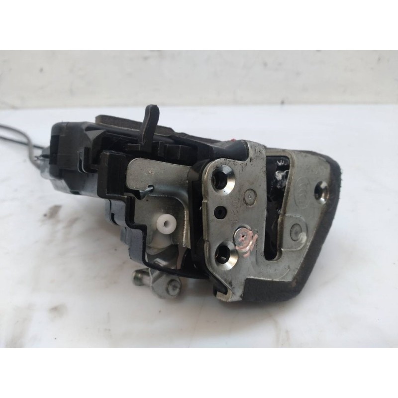 Recambio de cerradura puerta trasera derecha para toyota auris 2.0 d-4d cat referencia OEM IAM A046693 - Gris 3