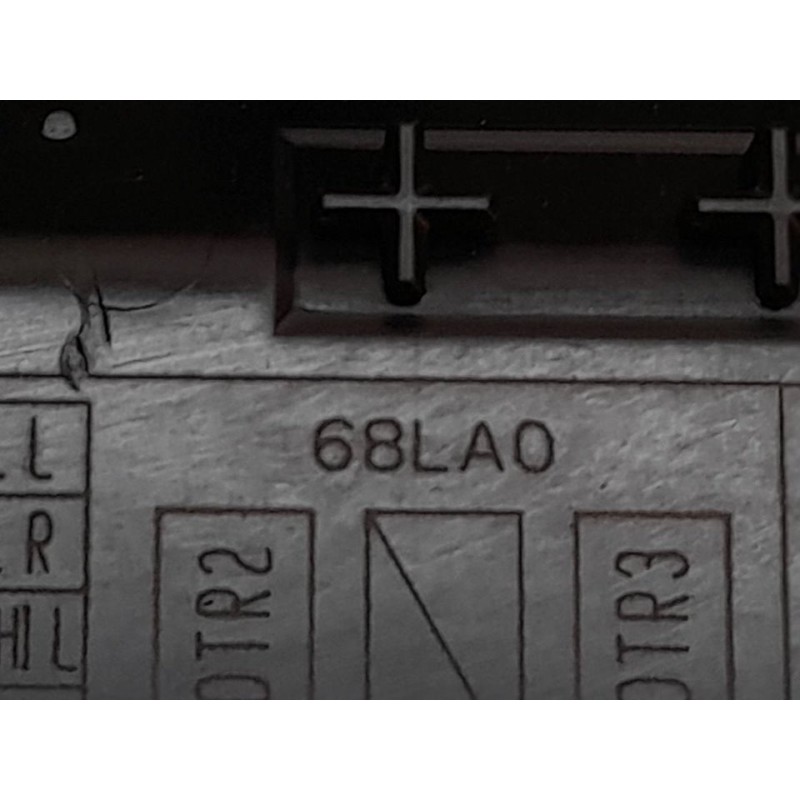 Recambio de caja reles / fusibles para suzuki swift azg (nz) glx referencia OEM IAM 68LA0 - Blanco 4