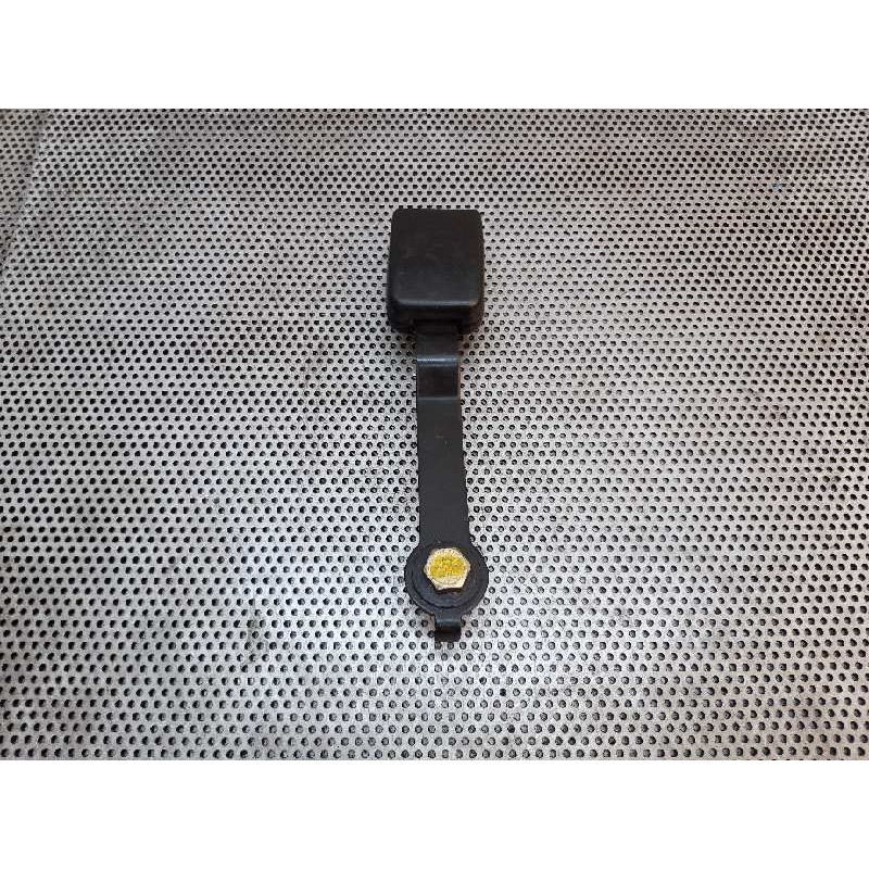 Recambio de enganche cinturon delantero derecho para ford maverick (ml) glx referencia OEM IAM 868420F010  