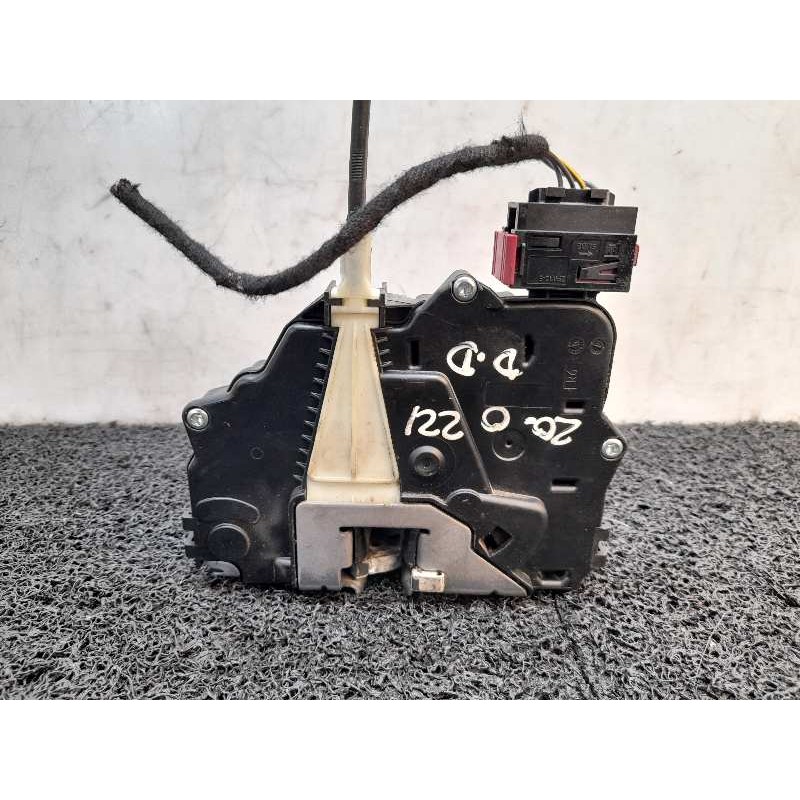 Recambio de cerradura puerta delantera derecha para opel corsa e selective referencia OEM IAM 13431840  