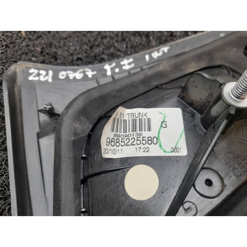 Recambio de piloto trasero izquierdo interior para citroën c3 attraction referencia OEM IAM 9685225580 - Blanco 2