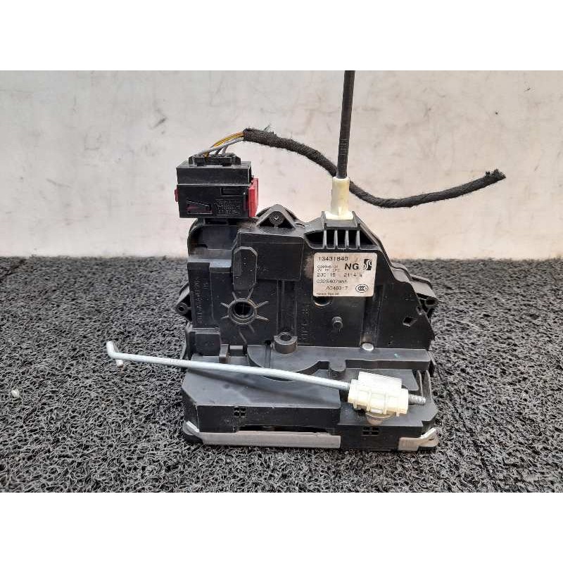 Recambio de cerradura puerta delantera derecha para opel corsa e selective referencia OEM IAM 13431840 - Blanco 2