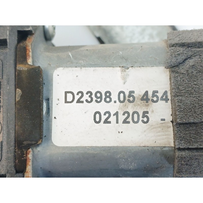 Recambio de elevalunas delantero izquierdo para volkswagen polo iii (6n1) 100 1.4 16v referencia OEM IAM D239805454 - Negro 2