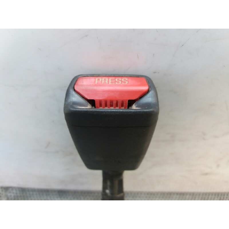 Recambio de enganche cinturon delantero derecho para toyota auris 2.0 d-4d cat referencia OEM IAM - Gris 3
