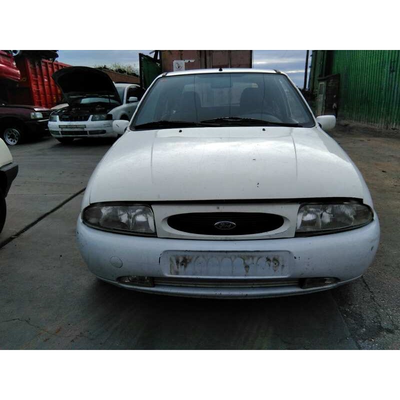 ford fiesta berlina del año 1999