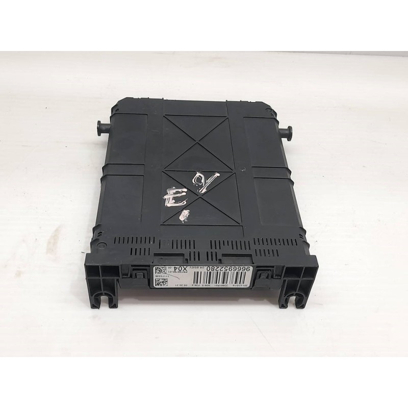 Recambio de caja reles / fusibles para citroën c3 attraction referencia OEM IAM 9666952280 - Blanco 2
