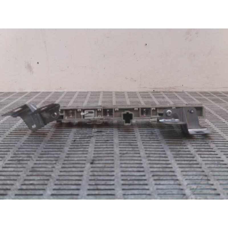 Recambio de luz central de freno para toyota auris 2.0 d-4d cat referencia OEM IAM - Gris 3