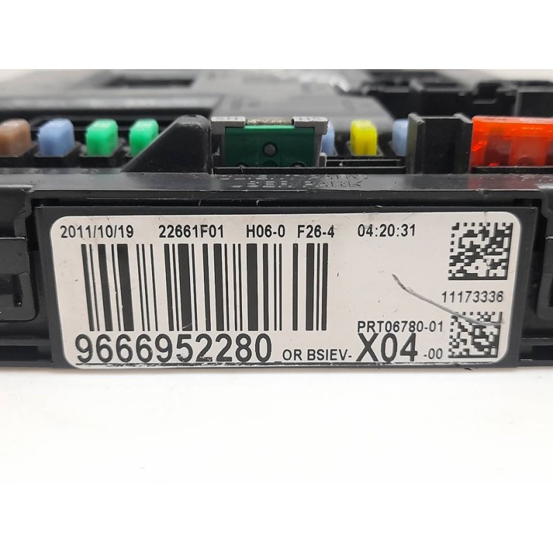 Recambio de caja reles / fusibles para citroën c3 attraction referencia OEM IAM 9666952280 - Blanco 3