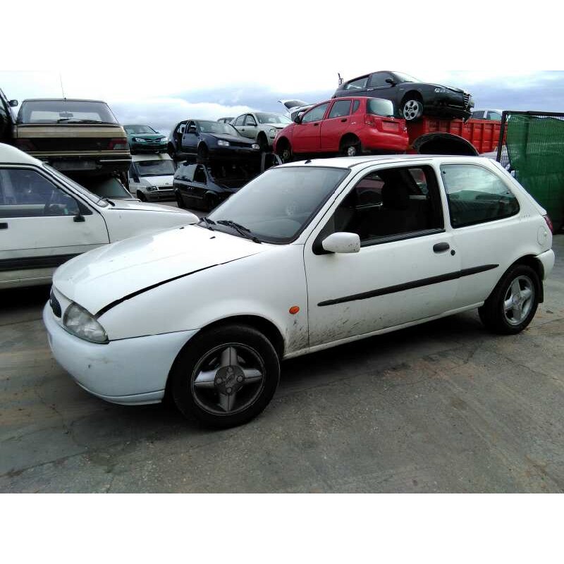 ford fiesta berlina del año 1999
