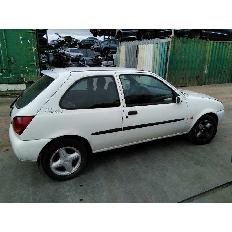 ford fiesta berlina del año 1999