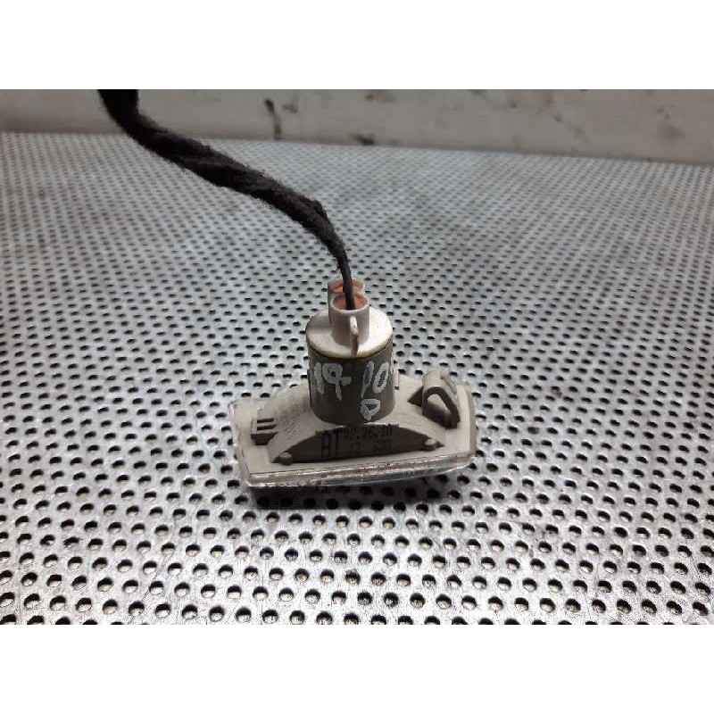 Recambio de piloto lateral derecho para opel insignia berlina cosmo referencia OEM IAM - Negro 2