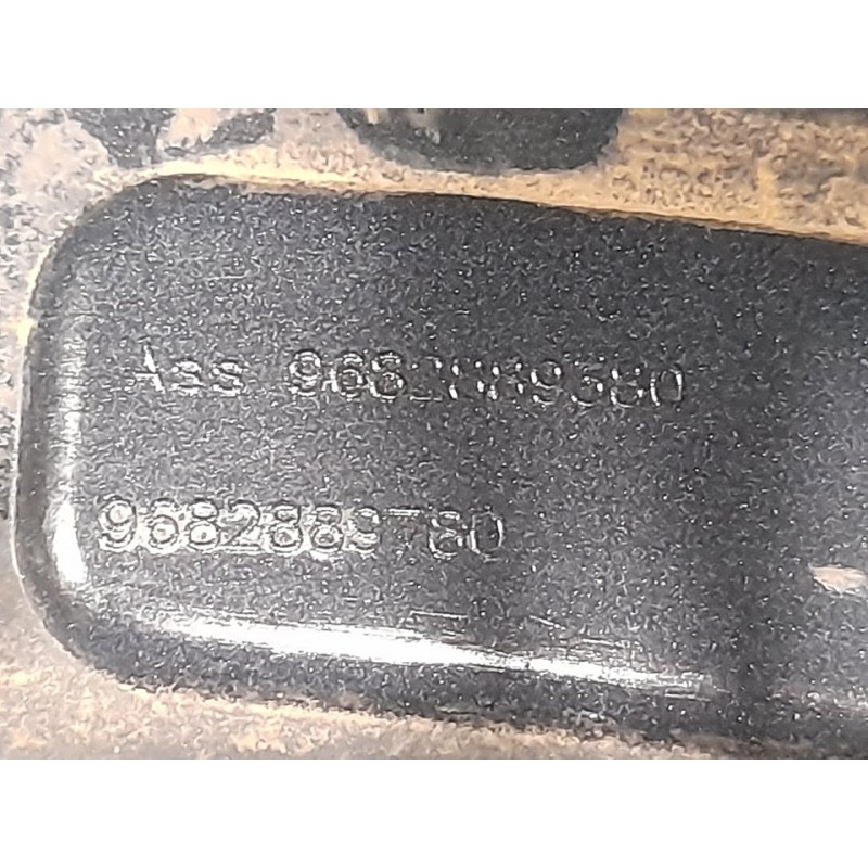 Recambio de aleta delantera derecha para peugeot 3008 premium referencia OEM IAM 9682889380 - Blanco 2