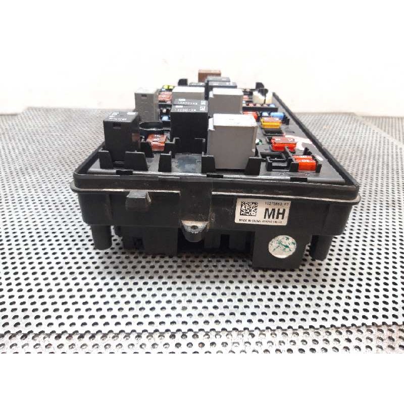 Recambio de caja reles / fusibles para opel insignia berlina cosmo referencia OEM IAM 13222782 13255300 - Negro 2