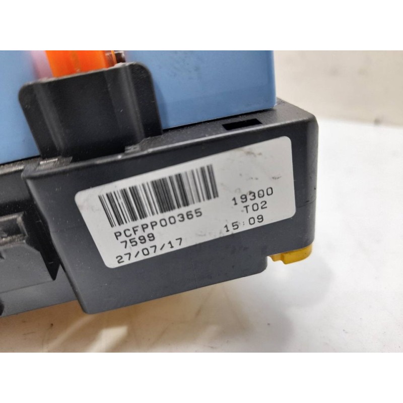 Recambio de caja reles / fusibles para citroën c-elysée shine referencia OEM IAM 9804848480 - Negro 2