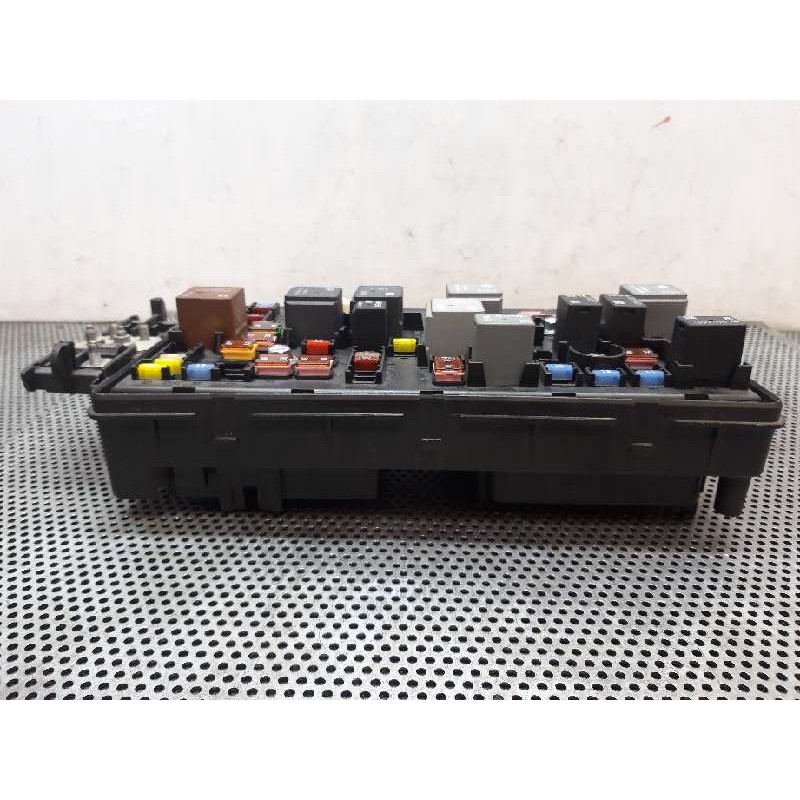 Recambio de caja reles / fusibles para opel insignia berlina cosmo referencia OEM IAM 13222782 13255300 - Negro 7