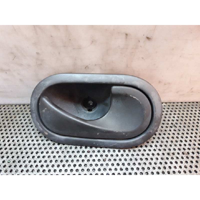 Recambio de maneta interior delantera derecha para renault twingo 1.2 referencia OEM IAM 8200028486  