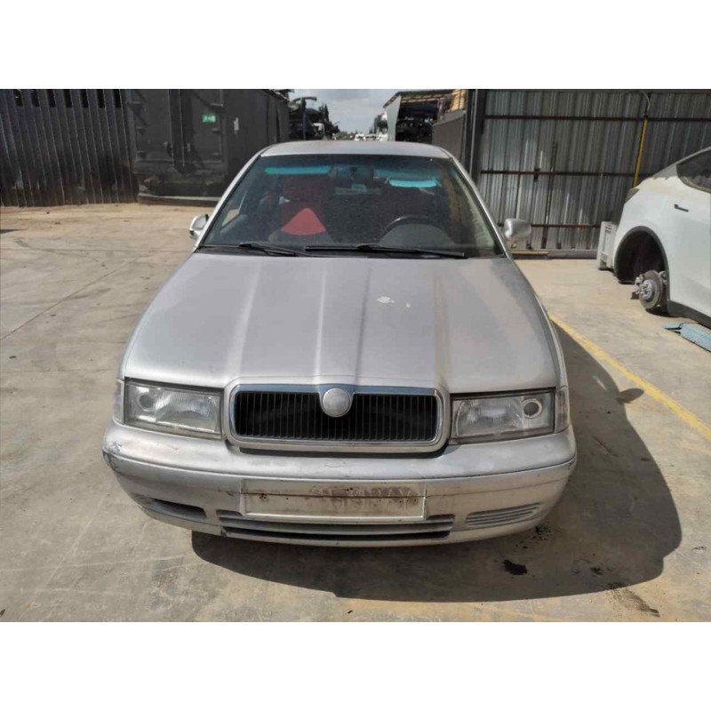 skoda octavia berlina (1u2) del año 1999
