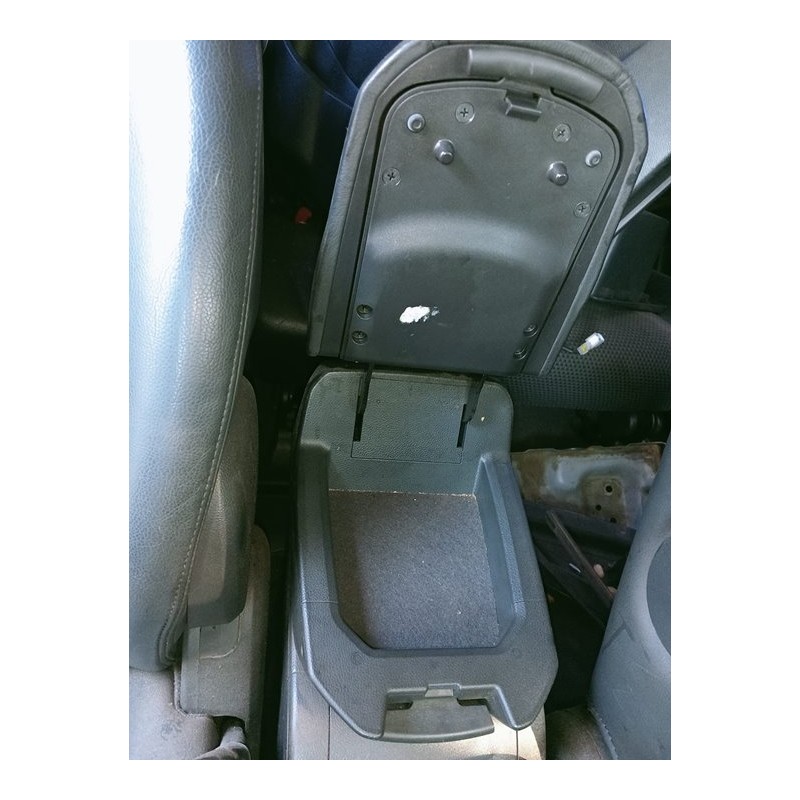 Recambio de apoyabrazos central para chevrolet captiva 2.0 vcdi ltx referencia OEM IAM 2