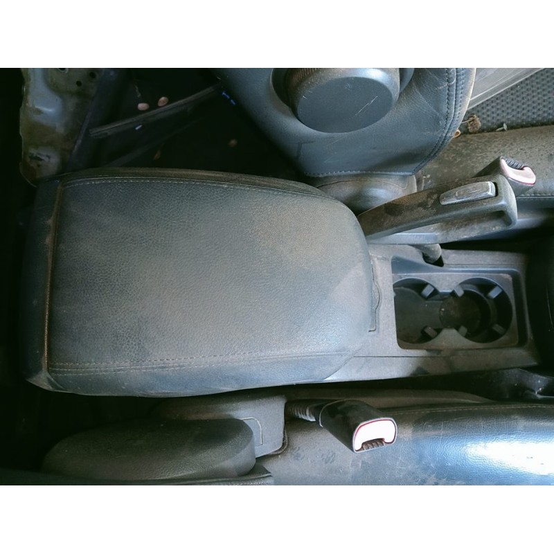 Recambio de apoyabrazos central para chevrolet captiva 2.0 vcdi ltx referencia OEM IAM 3