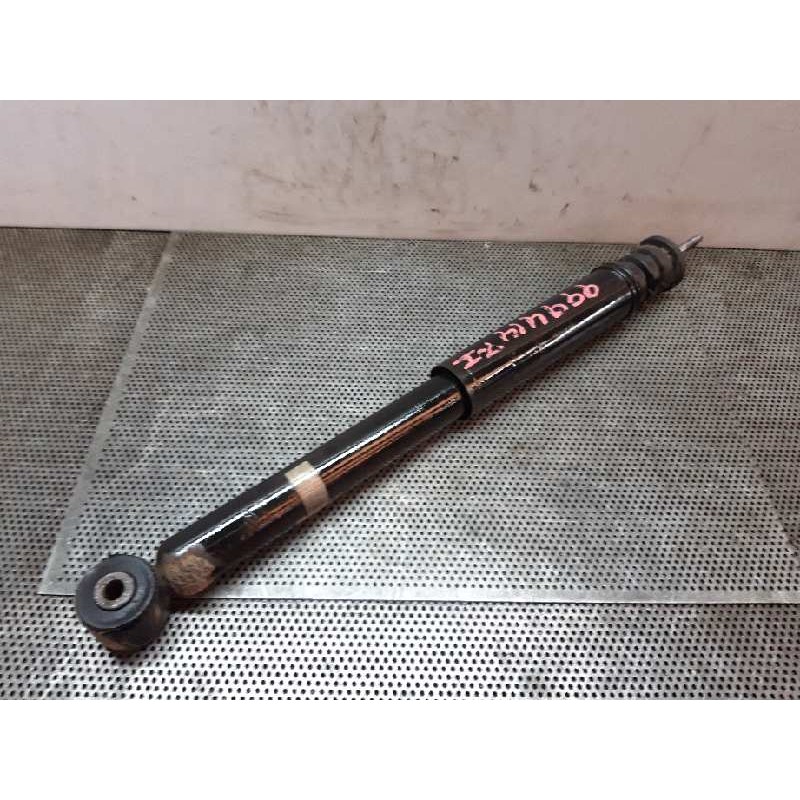 Recambio de amortiguador trasero izquierdo para renault twingo 1.2 referencia OEM IAM 8200368122  